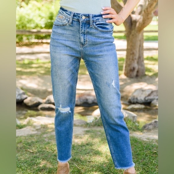 Judy Blue Denim - NEW! Judy Blue Jeans with “Howdy” Embroidery Detail, super cute!